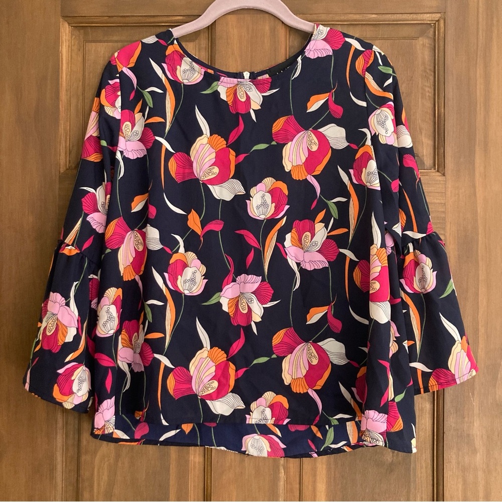 5/$15 W5 Black & Floral Top Small